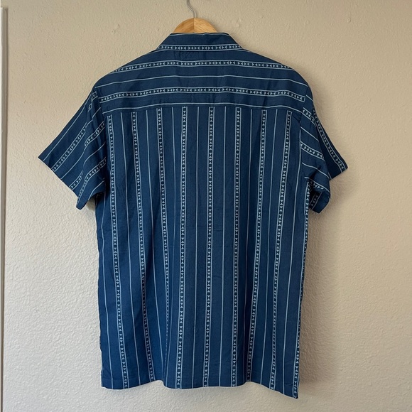NWT Reverse Threads Mens Small Button Down Short Sleeve Shirt Aztec Viscose Blue - Picture 8 of 13